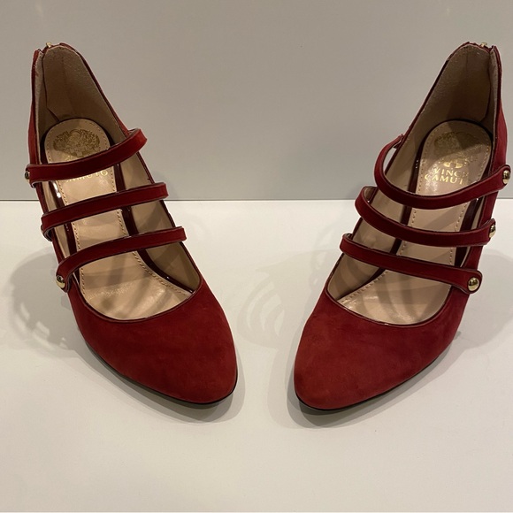 Burgundy 3” Vince Camuto bootie pumps with 3 straps and gold detailing - Picture 4 of 10